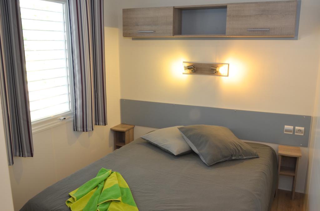 Camping Le Clos Des Pins Longeville-sur-Mer Exterior foto